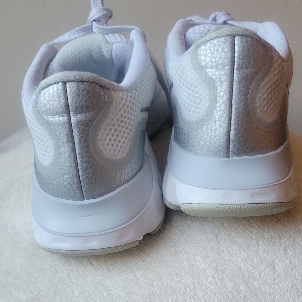 Nike White Athletic Sneakers Sz7 Women - Picture 6 of 7